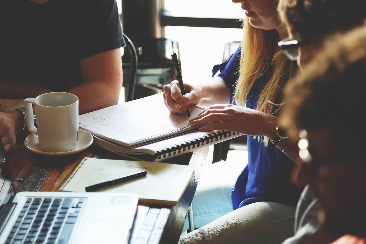 découvrez comment les partenariats stratégiques peuvent stimuler la croissance et l'innovation de votre entreprise en unissant forces et ressources clés.