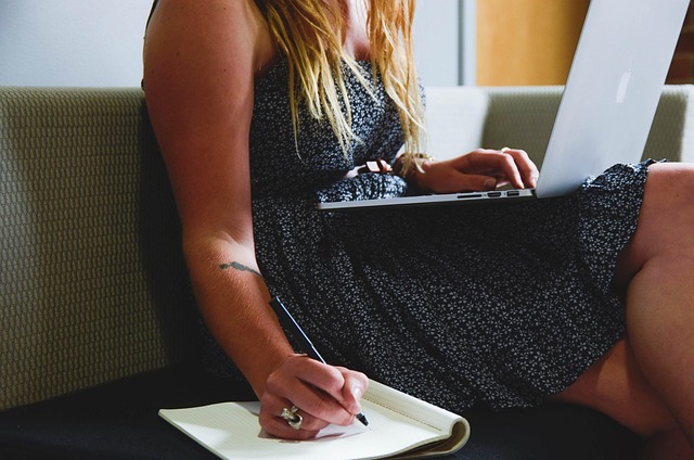 Comment rédiger une lettre de motivation efficace pour travailler en librairie en 2025 ?